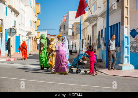 Sidi Ifni, Maroc - 11 novembre 2016 : Scènes plein de couleurs dans les rues marocaines. Sud-ouest du Maroc. Banque D'Images