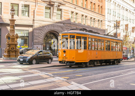 Tramway italien se déplaçant dans les rues de San Francisco Banque D'Images