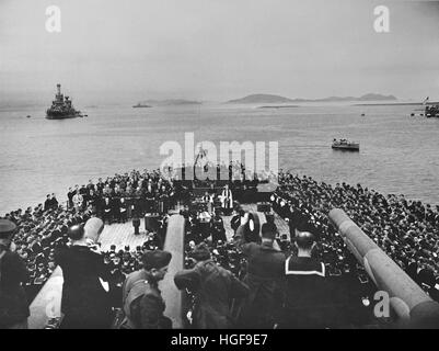 Le service divin a tenu à bord du HMS Prince de Galles assisté par Winston Churchill et Theodore Roosevelt le 10 août 1941 Banque D'Images