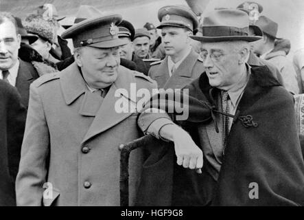 Winston Churchill et Franklin D Roosevelt arrivent à Yalta Conférence .février 1945 Banque D'Images