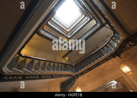 En escalier ancien hôtel Banque D'Images