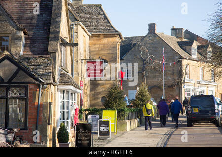 Village de Broadway high street, Cotswolds populaires pour les visiteurs et les touristes, le Worcestershire, Angleterre Banque D'Images