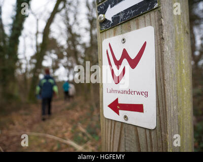 Randonnées sur la piste d'Lahnwanderweg près de Runkel, Hessen, Allemagne Banque D'Images