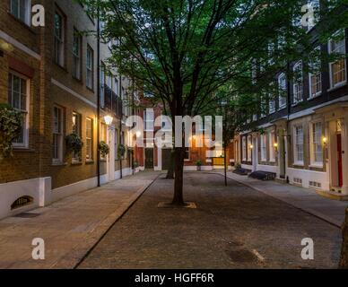 Bureaux et d'habitations sur un pittoresque London Lane Banque D'Images