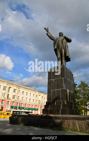 La statue de Lénine à la place lénine d'Irkoutsk Banque D'Images