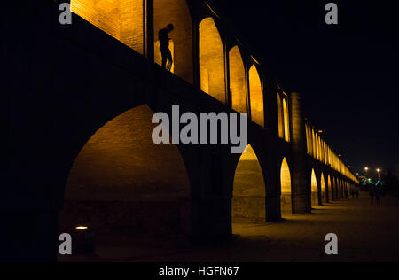 Pont Khaju sur Zayanderud river à Ispahan, capitale de la Province d'Ispahan en Iran Banque D'Images