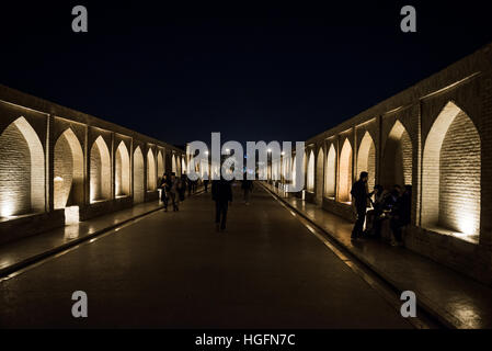 Pont Khaju sur Zayanderud river à Ispahan, capitale de la Province d'Ispahan en Iran Banque D'Images