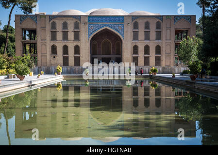 Façade arrière du palais de quarante colonnes (Chehel Sotoun) à Ispahan, capitale de la Province d'Ispahan en Iran Banque D'Images