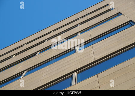 Fenêtres d'un bâtiment abandonné avec vue brouillée Banque D'Images