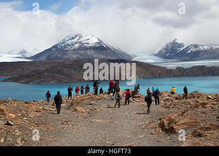 Affichage des touristes sur glacier Upsala Lago Argentino, El Calafate, parc national Los Glaciares, Patagonie, Argentine Banque D'Images