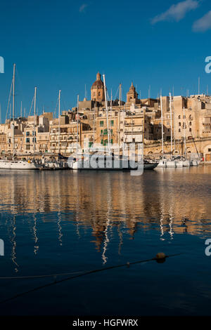 Vue sur le port de Sliema, l'une des trois villes, Malte Banque D'Images