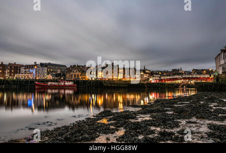La magnifique ville historique de Whitby, North Yorkshire, avec ses nombreuses rues pavées, l'abbaye de Whitby et étonnante de l'histoire et l'architecture Banque D'Images