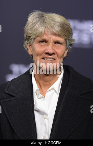 Zurich, Suisse. Jan 9, 2017. Pia Sundhage, entraîneur de la Swedish women's national soccer team, arrive pour la Coupe du Monde DVD de l'année 2016 gala à Zurich, Suisse, 9 janvier 2017. Photo : Patrick Seeger/dpa/Alamy Live News Banque D'Images