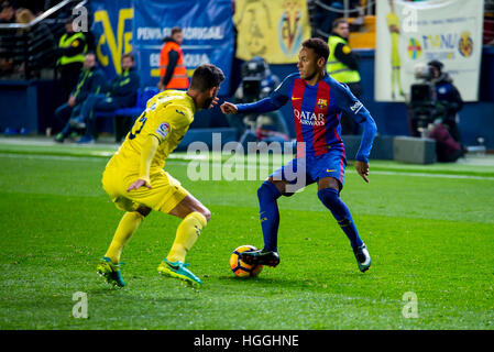 VILLARREAL, ESPAGNE - JAN 8 : Neymar joue en La Liga match entre Villarreal CF et le FC Barcelone au Stade El Madrigal, le 8 janvier 2017 à Villarreal, Espagne. © Christian Bertrand/Alamy Live News Banque D'Images