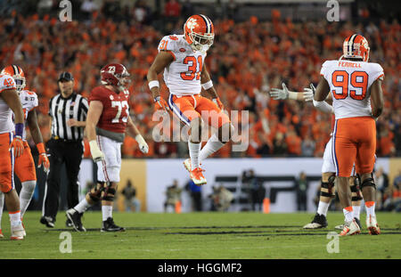 Tampa, Floride, USA. Jan 9, 2017. Clemson Tigers arrière défensif Ryan Carter (31) célèbre après le premier lecteur du Collège national des éliminatoires de football jeu entre le titre Alabama Crimson Tide et le Clemson Tigers chez Raymond James Stadium de Tampa. © Vous Vragovic/Tampa Bay Times/ZUMA/Alamy Fil Live News Banque D'Images