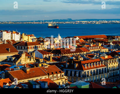 Portugal, Lisbonne, paysage urbain vu du Miradouro de Santa Justa. Banque D'Images