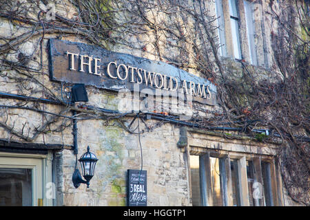 Cotswolds Arms public house pub bar dans le village de Burford, Oxfordshire, Angleterre, Cotswolds Banque D'Images