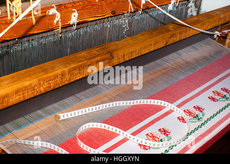 Tapis tissé en partie, un tapis de laine sur un métier montre pile, Foundation, de la chaîne et de la trame Banque D'Images