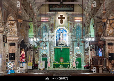 Intérieur de la Basilique de Santa Cruz, fort Kochi, Cochin, Kerala, Inde Banque D'Images