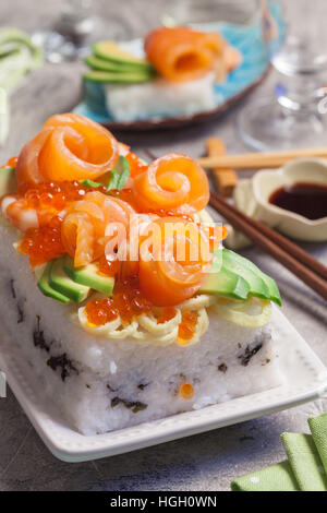 Gâteau Sushi Saumon Banque D'Images