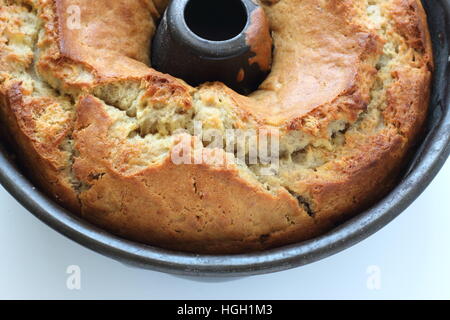 Close up de gâteau banane avec croûte craquelée Banque D'Images