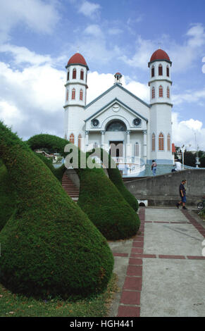 L'église et de l'Park Alvardo dans Zarcero, Costa Ria, Amérique Centrale Banque D'Images