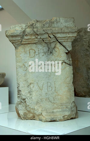 Pierre Romain ancien jalon Musée archéologique national d'archéologie à Grumento, Basilicate, Italie Banque D'Images