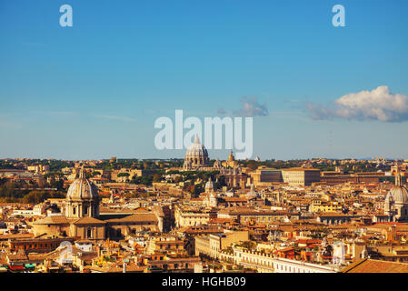 Rome vue aérienne avec la Basilique Papale de Saint Pierre dans la Cité du Vatican Banque D'Images