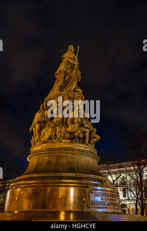 L'impératrice Catherine la Grande statue en bronze (1873) par Mikhail Mikeshin, Saint Petersburg, Russie Banque D'Images