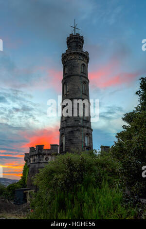 Monument Nelson à Édimbourg, en Écosse, après le coucher du soleil Banque D'Images