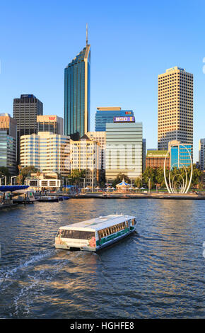 TransPerth ferry entrant Elizabeth Quay. Perth, Australie occidentale Banque D'Images