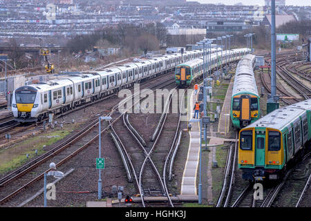 Le matériel roulant à l'extérieur de la gare de Brighton ce matin, car les chauffeurs de Southern Rail aller en grève à nouveau. Banque D'Images