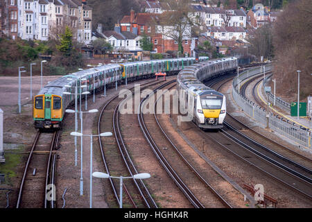 Le matériel roulant à l'extérieur de la gare de Brighton ce matin, car les chauffeurs de Southern Rail aller en grève à nouveau. Banque D'Images