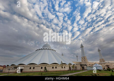 La mosquée de Sheikh Khalifa connu aussi sous le nom de Al Nahyan mosquée de Shymkent, Kazakhstan Banque D'Images