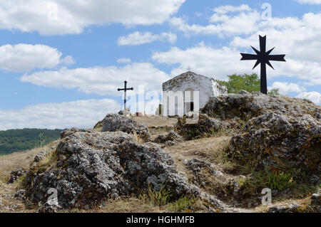 La petite église orthodoxe de Saint Ivan d'année 1350, Letni Pchelina Lake, Bulgarie Banque D'Images