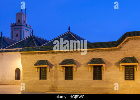 Mosquée et minaret au crépuscule, ALI Mosquée Ben Youssef, Marrakech, Maroc Banque D'Images