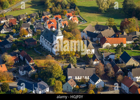 Vue aérienne, Rüthen avec St John's Church et Eglise Saint-Nicolas, Rüthen, Sauerland, Rhénanie du Nord-Westphalie, Allemagne, Europe, Banque D'Images