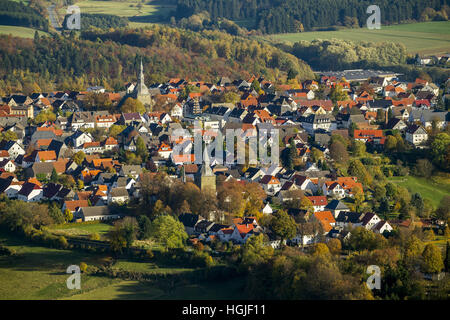 Vue aérienne, Rüthen avec St John's Church et Eglise Saint-Nicolas, Rüthen, Sauerland, Rhénanie du Nord-Westphalie, Allemagne, Europe, Banque D'Images