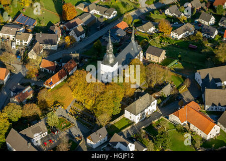 Vue aérienne, Rüthen avec St John's Church et Eglise Saint-Nicolas, Rüthen, Sauerland, Rhénanie du Nord-Westphalie, Allemagne, Europe, Banque D'Images