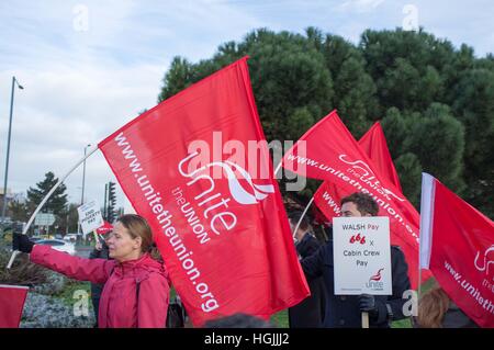 Heathrow, Royaume-Uni. 10 janvier, 2017. Unir les membres de l'union en grève pour payer pour l'équipage de cabine BA © Andrew Spiers/Alamy Live News Banque D'Images