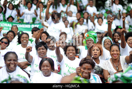 Lusaka, Zambie. 05Th Mar, 2016. Les femmes appartenant à la Front patriotique (PF) celebrake la Journée internationale des femmes à Lusaka, Zambie, 08 mars 2016. Photo : Britta Pedersen/dpa-Zentralbild/ZB/dpa/Alamy Live News Banque D'Images