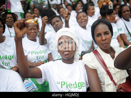 Les femmes appartenant à la Front patriotique (PF) celebrake la Journée internationale des femmes à Lusaka, Zambie, 08 mars 2016. Photo : Britta Pedersen/dpa-Zentralbild/ZB Banque D'Images