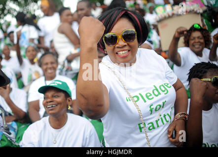 Les femmes appartenant à la Front patriotique (PF) celebrake la Journée internationale des femmes à Lusaka, Zambie, 08 mars 2016. Photo : Britta Pedersen/dpa-Zentralbild/ZB Banque D'Images