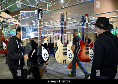 Anaheim, Californie, USA. 21 janvier, 2017. L'expérience de congressistes expose au Salon NAMM 2017 dans la région de Anaheim en Californie - (Photo par : Ken Howard Images/Alamy Live News) Banque D'Images