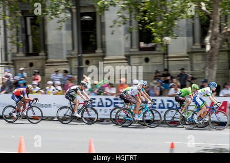 Adélaïde, Australie. 22 janvier, 2017. Riders lors de l'étape 6 du Santos Tour Down Under 2017. Credit : Ryan Fletcher/Alamy Live News Banque D'Images