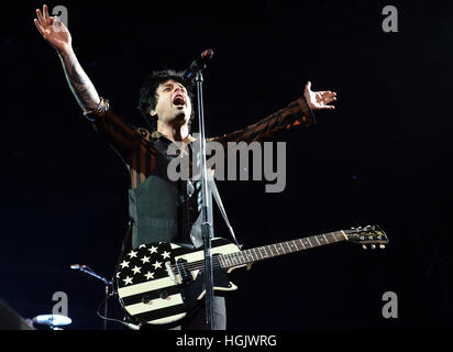 Prague, République tchèque. 22 janvier, 2017. Billie Joe Armstrong de Green Day fonctionne à la Tipsport Arena de Prague, en République tchèque, le 22 janvier 2017. Credit : Katerina Sulova/CTK Photo/Alamy Live News Banque D'Images