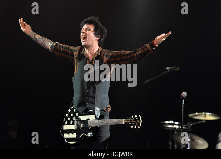 Prague, République tchèque. 22 janvier, 2017. Billie Joe Armstrong de Green Day fonctionne à la Tipsport Arena de Prague, en République tchèque, le 22 janvier 2017. Credit : Katerina Sulova/CTK Photo/Alamy Live News Banque D'Images