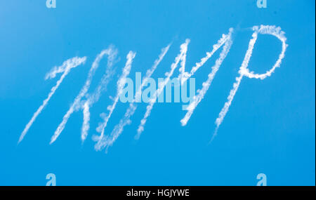 Les lettres "Trump" peut être vu le jour de l'investiture présidentielle du 45. Le président américain, au-dessus de Sydney, Australie, 21 janvier 2017. Dpa : Crédit photo alliance/Alamy Live News Banque D'Images