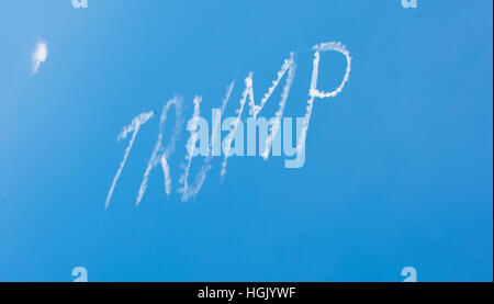 Les lettres "Trump" peut être vu le jour de l'investiture présidentielle du 45. Le président américain, au-dessus de Sydney, Australie, 21 janvier 2017. Dpa : Crédit photo alliance/Alamy Live News Banque D'Images