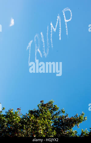 Les lettres "Trump" peut être vu le jour de l'investiture présidentielle du 45. Le président américain, au-dessus de Sydney, Australie, 21 janvier 2017. Dpa : Crédit photo alliance/Alamy Live News Banque D'Images